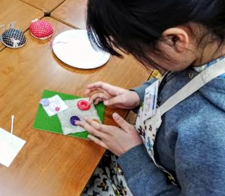 小学生クラス3月1回目・ボタンオブジェ